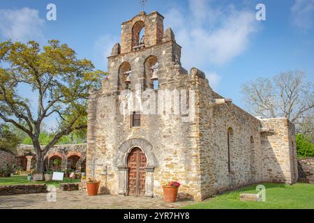 Traditionelle Backsteinarchitektur der alten Mission Espada im San Antonio Mission Historical Park in San Antonio Texas. Stockfoto