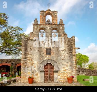 Traditionelle Backsteinarchitektur der alten Mission Espada im San Antonio Mission Historical Park in San Antonio Texas. Stockfoto