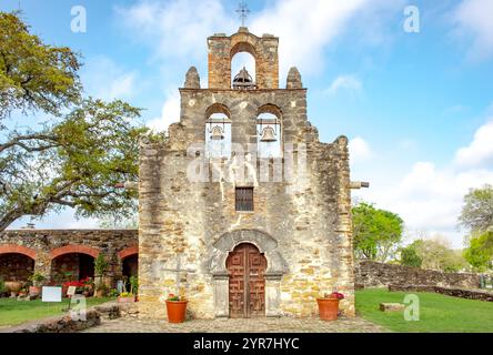 Traditionelle Backsteinarchitektur der alten Mission Espada im San Antonio Mission Historical Park in San Antonio Texas. Stockfoto