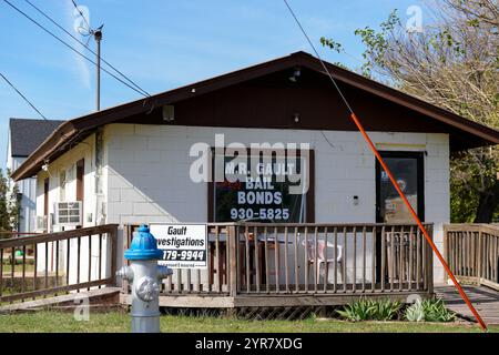 Georgetown, Texas, USA. November 2024. Das Büro eines Kautionsbürgers, M.R. Gault Bail Bonds, befindet sich gegenüber dem Williamson County Justice Center Courthouse Annex in Georgetown, Texas, das am 29. November 2024 gesehen wurde. (Kreditbild: © Scott Coleman/ZUMA Press Wire) NUR REDAKTIONELLE VERWENDUNG! Nicht für kommerzielle ZWECKE! Stockfoto