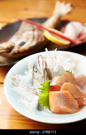 Sashimi und gegrillte Hime-Masu-Forelle Stockfoto