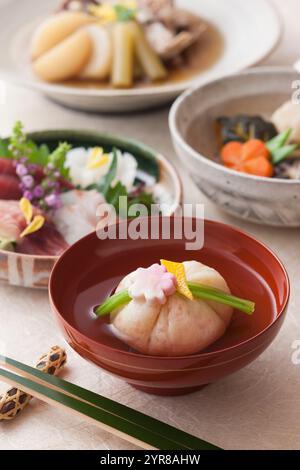 Gehackte Garnelenbällchen ( EBI Shinjo ) und Kappo-ryori Stockfoto