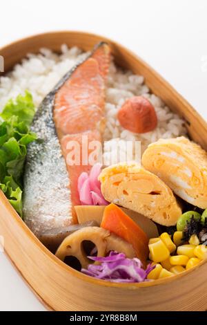 Lachsbox Mittagessen Stockfoto