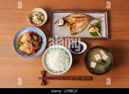 Japanisches Festmakrelen-Menü (Blick von oben) Stockfoto