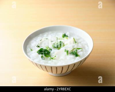 Brei mit sieben Kräutern Stockfoto