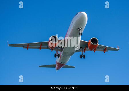 Die Fluggesellschaft easyJet A320 landet am Flughafen Gran Canaria. Stockfoto