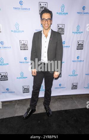 Los Angeles, USA. Dezember 2024. Schauspieler Adam Tsekhman nimmt an Trick Candle Productions Teil und präsentiert Los Angeles Premiere „Dark Night of the Soul“ im Harmony Gold Theater, Los Angeles, CA, 2. Dezember 2024 Credit: Eugene Powers/Alamy Live News Stockfoto