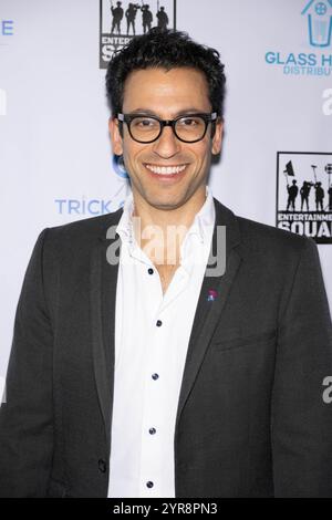 Los Angeles, USA. Dezember 2024. Schauspieler Adam Tsekhman nimmt an Trick Candle Productions Teil und präsentiert Los Angeles Premiere „Dark Night of the Soul“ im Harmony Gold Theater, Los Angeles, CA, 2. Dezember 2024 Credit: Eugene Powers/Alamy Live News Stockfoto