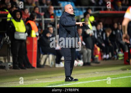 Nationaltrainer Andrea SONCIN ITA Gestik, gestikuliert, Fussball Laenderspiel der Frauen, Deutschland GER - Italien ITA 1-2, am 02.12.2024 in Bochum/Deutschland. *** Nationaltrainer Andrea SONCIN ITA Gesten, Gesten, Fußball-Nationalspiel der Frauen, Deutschland GER Italien ITA 1 2, am 02 12 2024 in Bochum Deutschland Stockfoto