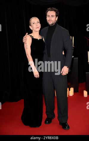 Aaron Taylor-Johnson mit seiner Gattin Sam Taylor-Johnson bei der Premiere des Kinofilms 'Nosferatu - der Untote' im Zoo Palast. Berlin, 02.12.2024 Stockfoto