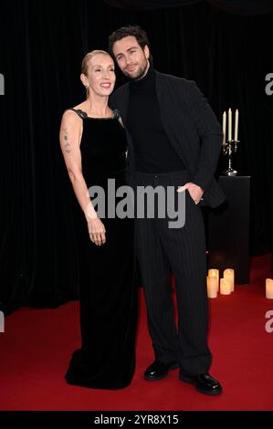 Aaron Taylor-Johnson mit seiner Gattin Sam Taylor-Johnson bei der Premiere des Kinofilms 'Nosferatu - der Untote' im Zoo Palast. Berlin, 02.12.2024 Stockfoto