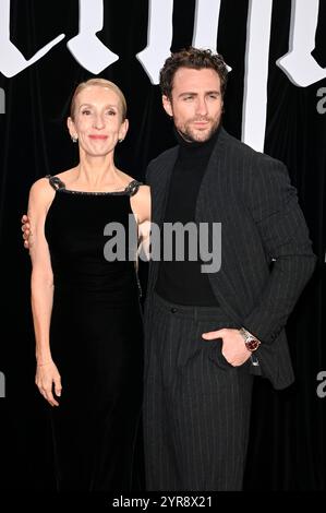 Aaron Taylor-Johnson mit seiner Gattin Sam Taylor-Johnson bei der Premiere des Kinofilms 'Nosferatu - der Untote' im Zoo Palast. Berlin, 02.12.2024 Stockfoto