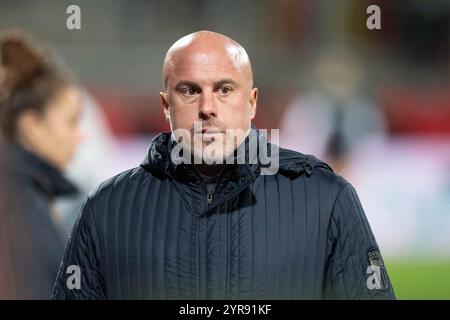 Nationaltrainer Andrea SONCIN ITA Fussball Laenderspiel der Frauen, Deutschland GER - Italien ITA 1-2, am 02.12.2024 in Bochum/Deutschland. *** Nationaltrainer Andrea SONCIN ITA Fußballnationalspiel der Frauen, Deutschland GER Italien ITA 1 2, am 02 12 2024 in Bochum Deutschland Stockfoto