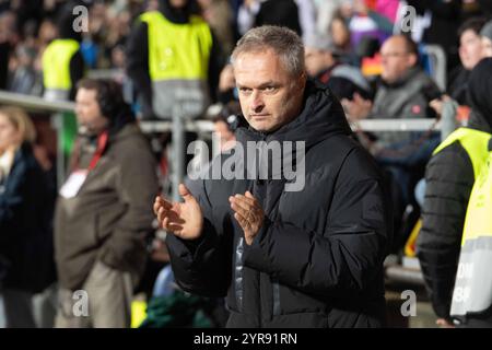 Bundestrainer Christian WUECK Wück, GER, Frauen, Fussball Laenderspiel der Frauen, Deutschland GER - Italien ITA 1-2, am 02.12.2024 in Bochum/Deutschland. *** Nationaltrainer Christian WUECK Wück, GER , Frauen, Frauen-Fußball-Nationalspiel, Deutschland GER Italien ITA 1 2, am 02 12 2024 in Bochum Deutschland Stockfoto