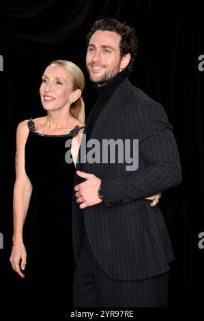 Aaron Taylor-Johnson mit seiner Gattin Sam Taylor-Johnson bei der Premiere des Kinofilms 'Nosferatu - der Untote' im Zoo Palast. Berlin, 02.12.2024 Stockfoto