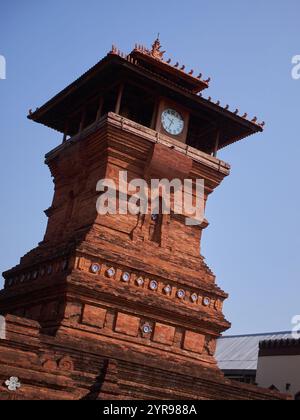 Backsteinminarett der historischen Menara Kudus-Al Aqso Moschee Stockfoto