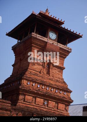 Backsteinminarett der historischen Menara Kudus-Al Aqso Moschee Stockfoto