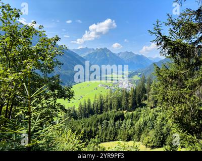 Haldensee, Österreich. September 2024. Mountainbiker auf der Strecke zum Haeselgehrer Berg im Herbst am 2. September 2024 in Elbigenalp, Lechtal, Österreich. Fotograf: ddp Images/STAR-Images Credit: ddp Media GmbH/Alamy Live News Stockfoto