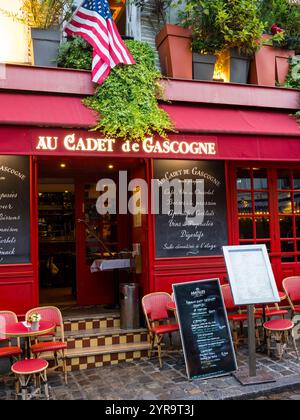 Cafe Paris Night Time, Au Cadet de Gascogne, Place du Tertre, Montmartre, Paris, Frankreich, Europa, EU. Stockfoto