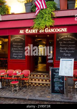 Cafe Paris Night Time, Au Cadet de Gascogne, Place du Tertre, Montmartre, Paris, Frankreich, Europa, EU. Stockfoto