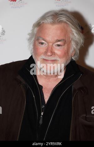 Paris, Frankreich. Dezember 2024. Christian Rauth besucht die Green Santas Gala mit dem französischen Secours Populaire Francais am 2. Dezember 2024 im Museum of Fairground Arts in Paris. Quelle: Bernard Menigault/Alamy Live News Stockfoto