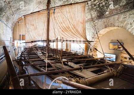 Minoisches Schiff, Blick auf die Minoa, eine Rekonstruktion eines minoischen Schiffes aus dem 15. Jahrhundert v. Chr. in der Ausstellung für traditionelle Marinearchitektur in Chania Kreta Stockfoto