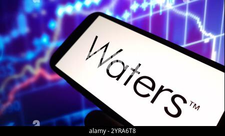 Konskie, Polen - 02. Dezember 2024: Logo der Waters Corporation auf dem Mobiltelefon Stockfoto