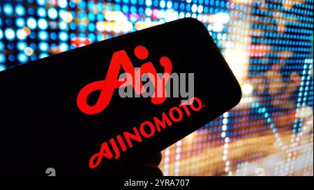 Konskie, Polen - 02. Dezember 2024: Firmenlogo von Ajinomoto auf dem Mobiltelefon Stockfoto