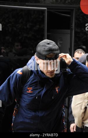 Fotografias del RC Celta de Vigo bajando del Bus y entrando al Hotel Stockfoto