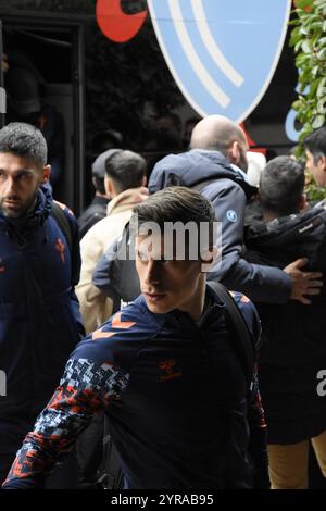 Fotografias del RC Celta de Vigo bajando del Bus y entrando al Hotel Stockfoto