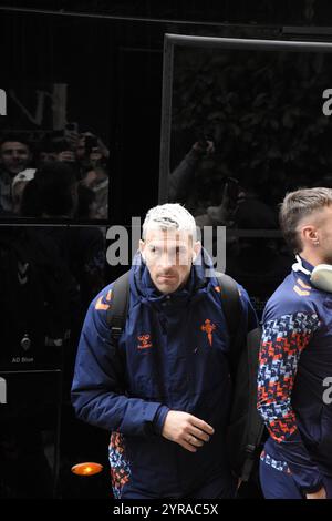 Fotografias del RC Celta de Vigo bajando del Bus y entrando al Hotel Stockfoto
