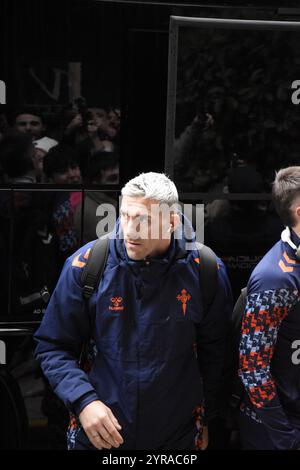 Fotografias del RC Celta de Vigo bajando del Bus y entrando al Hotel Stockfoto