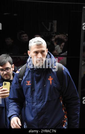 Fotografias del RC Celta de Vigo bajando del Bus y entrando al Hotel Stockfoto