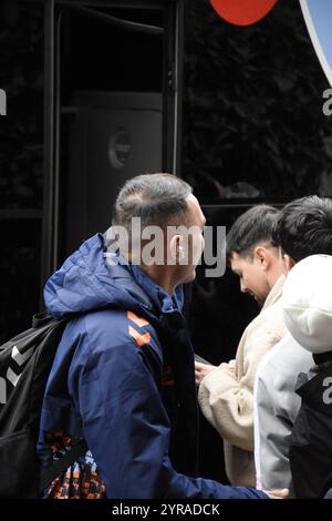 Fotografias del RC Celta de Vigo bajando del Bus y entrando al Hotel Stockfoto
