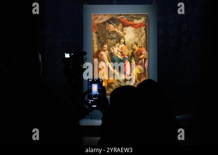 Mailand, Italien. Dezember 2024. Präsentation der Arbeit die Madonna von San Simone durch Federico Barocci Mailand - Nachrichten Dienstag, 03. Dezember 2024 (Foto: Marco Ottico/Lapresse) Credit: LaPresse/Alamy Live News Credit: LaPresse/Alamy Live News Stockfoto