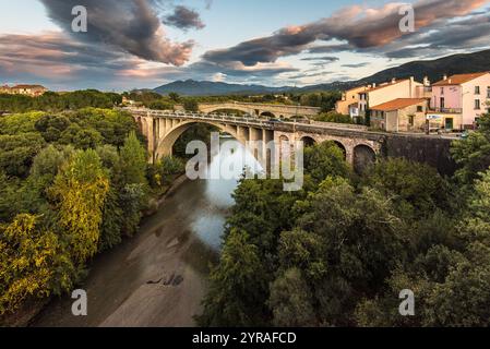 Céret (Südfrankreich: pont du Diable (Teufelsbrücke) über den Tech River *** örtlicher Bildtitel *** Stockfoto