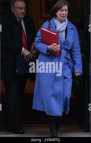 London, Großbritannien. 3. Dezember 2024.Lucy Powell , Lord President of the Council und Leader of the House of Commons verlässt die Downing Street 10 nach einer Kabinettssitzung.Credit.Amer Ghazzal/Alamy Live News Stockfoto