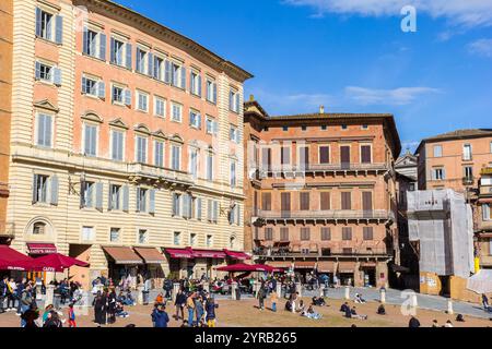 Cafés und Restaurants auf dem zentralen Platz von Siena, Italien Stockfoto