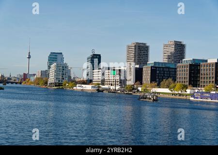 Skyline Spreeufer bei East Side Gallery, Media Spree, Neubauten, Zalando , Stream Tower, Edge East Side Berlin, Immobilien, Berlin-Friedrichshain, Stockfoto