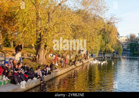 Herbststimmung am Urbanhafen in Berlin-Kreuzberg, Deutschland Stockfoto