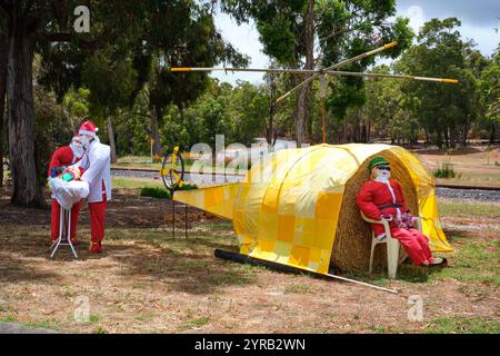 Das Kirup Santa Hospital, eine humorvolle Weihnachtsausstellung in der Landstadt Kirup im Südwesten von Western Australia. Stockfoto