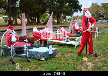 Das Kirup Santa Hospital, eine humorvolle Weihnachtsausstellung in der Landstadt Kirup im Südwesten von Western Australia. Stockfoto