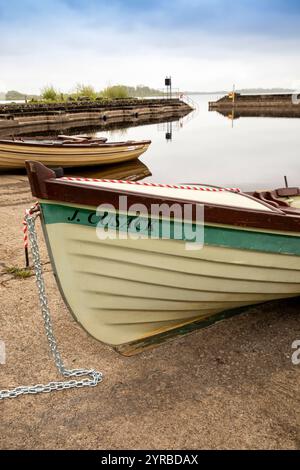 Irland, County Mayo, Enniscoe, Anglerboot im kleinen Hafen von Lough Conn Stockfoto