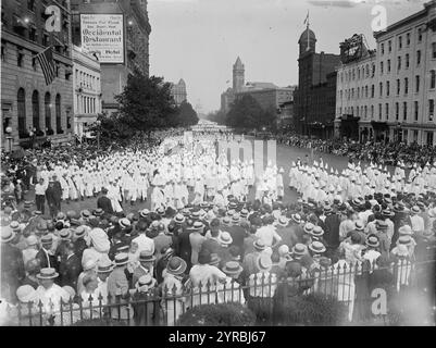 August 1925. Erster nationalmarsch des Ku Klux Klan (zwischen 25.000 und 40.000 Demonstranten) in Washington, D.C. Stockfoto