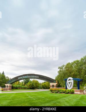 ALLENDALE, MI, USA, 20. SEPTEMBER 2024: Eintritt zum Campus der Grand Valley State University. Stockfoto