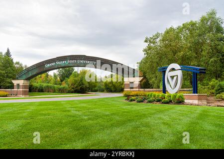 ALLENDALE, MI, USA, 20. SEPTEMBER 2024: Eintritt zum Campus der Grand Valley State University. Stockfoto