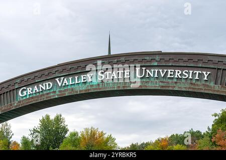 ALLENDALE, MI, USA, 20. SEPTEMBER 2024: Eintritt zum Campus der Grand Valley State University. Stockfoto