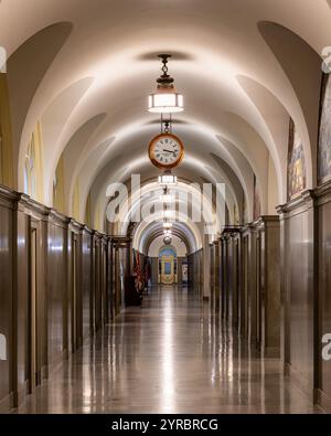 Langer Korridor im Missouri State Capitol Gebäude an der 201 W Capitol Avenue in Jefferson City, Missouri Stockfoto