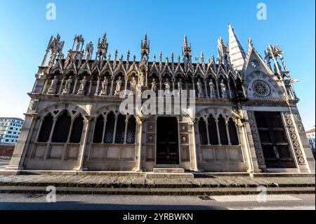 Chiesa di Santa Maria della Spina ist eine kleine Kirche in Pisa, Italien, die in den 1200er Jahren erbaut wurde Stockfoto