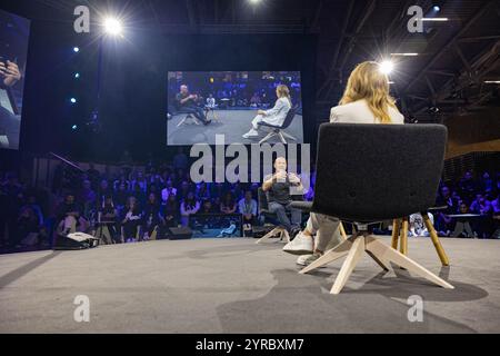 München, Deutschland. Dezember 2024. Der ehemalige Tennisspieler Andre Agassi wird am 3. Dezember 2024 auf der ISPO, einem Messe- und Wirtschaftsfestival für Sport, Lifestyle und Tech-Industrie, interviewt. (Foto: Alexander Pohl/SIPA USA) Credit: SIPA USA/Alamy Live News Stockfoto